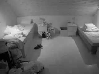 Camsoda Adult Webcams of voyeurcam-julmodels-greybed-3