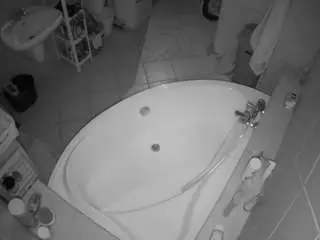 Camsoda Free Porn Cam of voyeurcam-julmodels-bath-1st-1