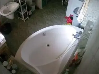 Camsoda Sex Chat of voyeurcam-julmodels-bath-1st-1