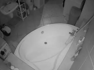 Camsoda Nude Webcam of voyeurcam-julmodels-bath-1st-1