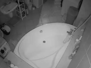 Camsoda Live Sex Cam of voyeurcam-julmodels-bath-1st-1
