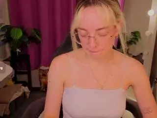Camsoda Sex Cam of rocket-bunnyy