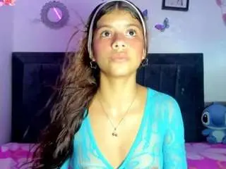 Camsoda Nude Webcam of emmie-bunny