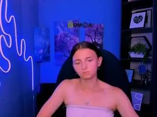 Camsoda Adult Webcams of caroline-honeyy
