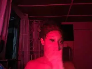 Camsoda Adult Video Chat of iluvsaffire-bleu