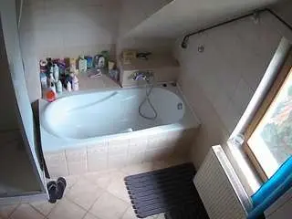 Camsoda Free Porn Cam of voyeurcam-julmodels-bath-2nd-1