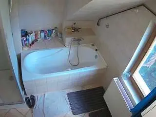 Camsoda Free Live Porn of voyeurcam-julmodels-bath-2nd-1