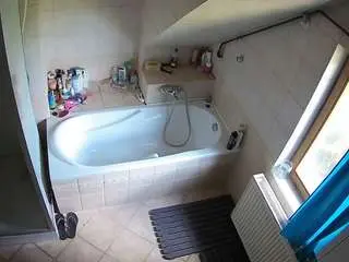 Camsoda Best Webcam of voyeurcam-julmodels-bath-2nd-1
