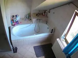 Camsoda Live Sex of voyeurcam-julmodels-bath-2nd-1