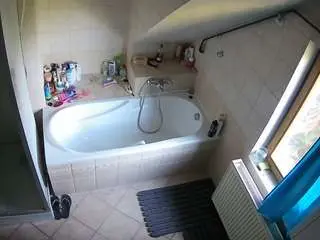 Camsoda Adult Video Chat of voyeurcam-julmodels-bath-2nd-1