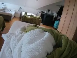 Camsoda Sex Cam of voyeurcam-julmodels-bed-1