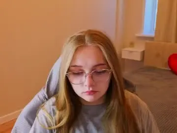 Chaturbate Live Sex Cam of idarowe