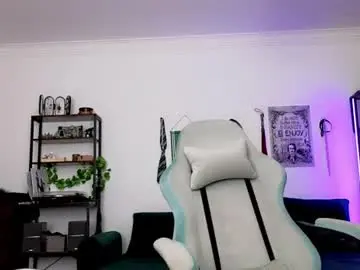 Chaturbate Best live sex cam show of dellacrush_