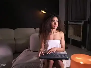 Chaturbate Live Sex Cam of paulacora100