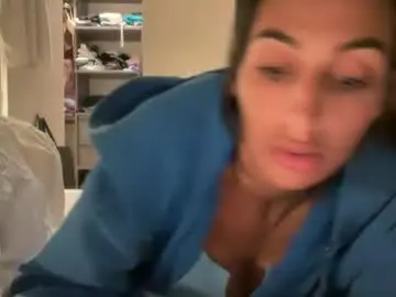 Chaturbate Watch Live Sex Cams of camiliakxoxo