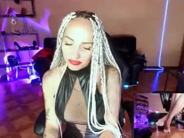 Chaturbate Live Sex of monicamaxwell2