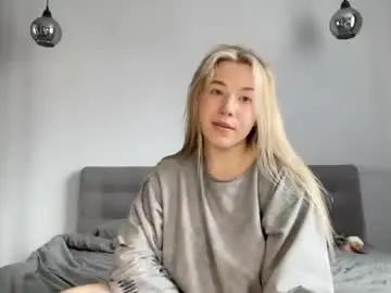 Chaturbate Live Sex Cam of alyrasun