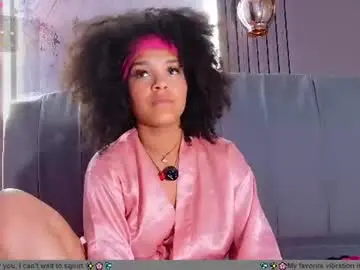 Chaturbate Live Sex Cam of serena_sex31