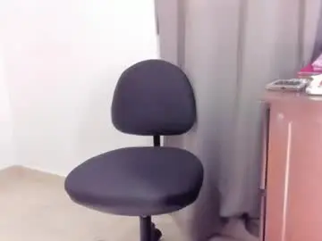 Chaturbate Live Sex Cam of emma_lean