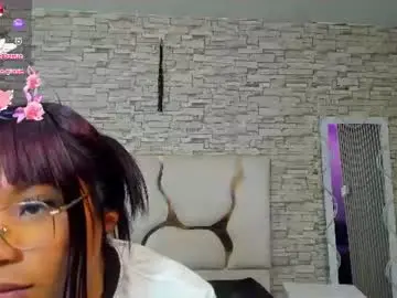 Chaturbate Live Sex Cam of yenn_tay