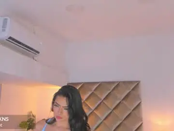 Chaturbate Live Sex Cam of malaia_hills