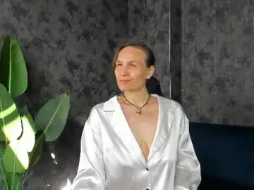 Chaturbate Live Sex Cam of lillian_white1