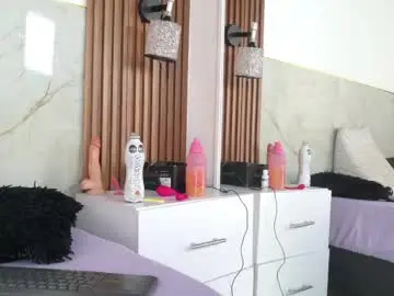 Chaturbate Free Live Porn of emi_bloom