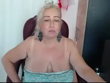 Chaturbate Live Sex Cam of paiper_halliwey