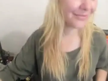 Chaturbate Live Sex Cam of artsyandcraftsy_