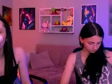 Chaturbate Live Sex Cam of caroline_honeyy
