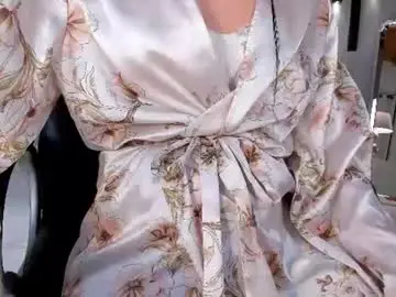 Chaturbate Best live sex cam show of mialaurence_