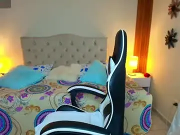 Chaturbate Live Sex Cam of emiily_skinny