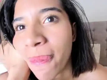 Chaturbate Live Sex Cam of emily_bruss