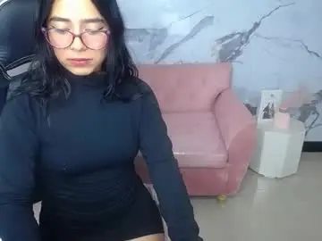 Chaturbate Live Sex Cam of hotstreawberry_ch