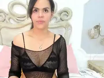 Chaturbate Live Sex Cam of elara_evans