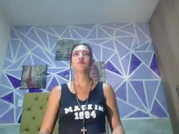 Chaturbate Live Porn of hellen_maya