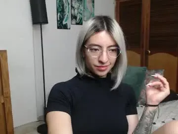 Chaturbate Live Sex Cam of alicee_logan_