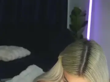Chaturbate Live Sex Cam of chrystalcade