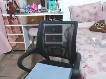 Chaturbate Free Porn Cam of kiara_kaneel_40