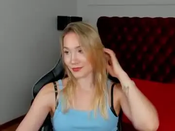 Chaturbate Live Sex Cam of elaravoltage