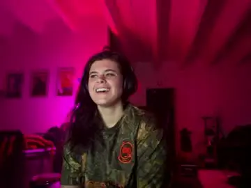 Chaturbate Live Sex Cam of kitkitvv