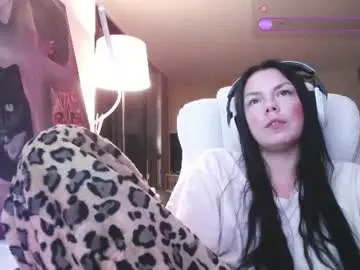 Chaturbate Live Sex Cam of tinykylie
