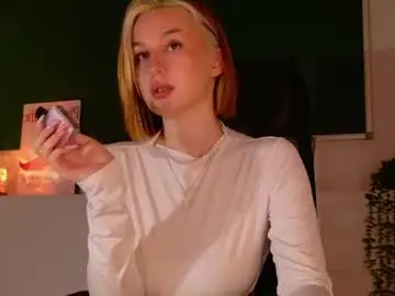 Chaturbate Live Sex Cam of clairemathis