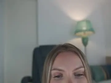 Chaturbate Live Sex Cam of yvonna_