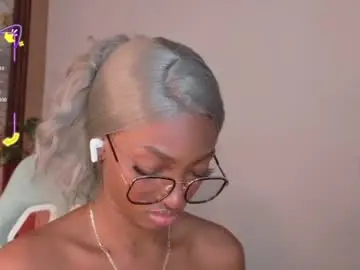 Chaturbate Live Sex Cam of ahvi_ebony