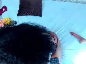 Chaturbate Live Sex Cam of tayra_castle
