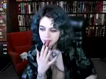 Chaturbate Nude Webcam of noellegothicshadow