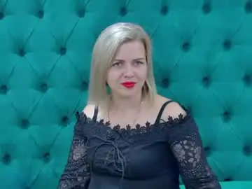 Chaturbate Adult Video Chat of adeleravelle