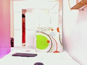 Chaturbate Live Sex Cam of roxy_sexy69