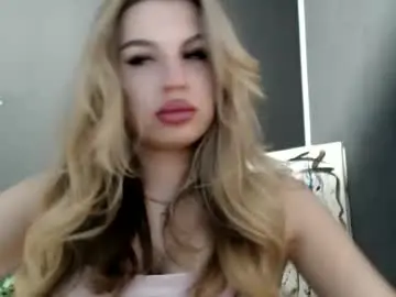 Chaturbate Live Sex Cam of rosaline_ly